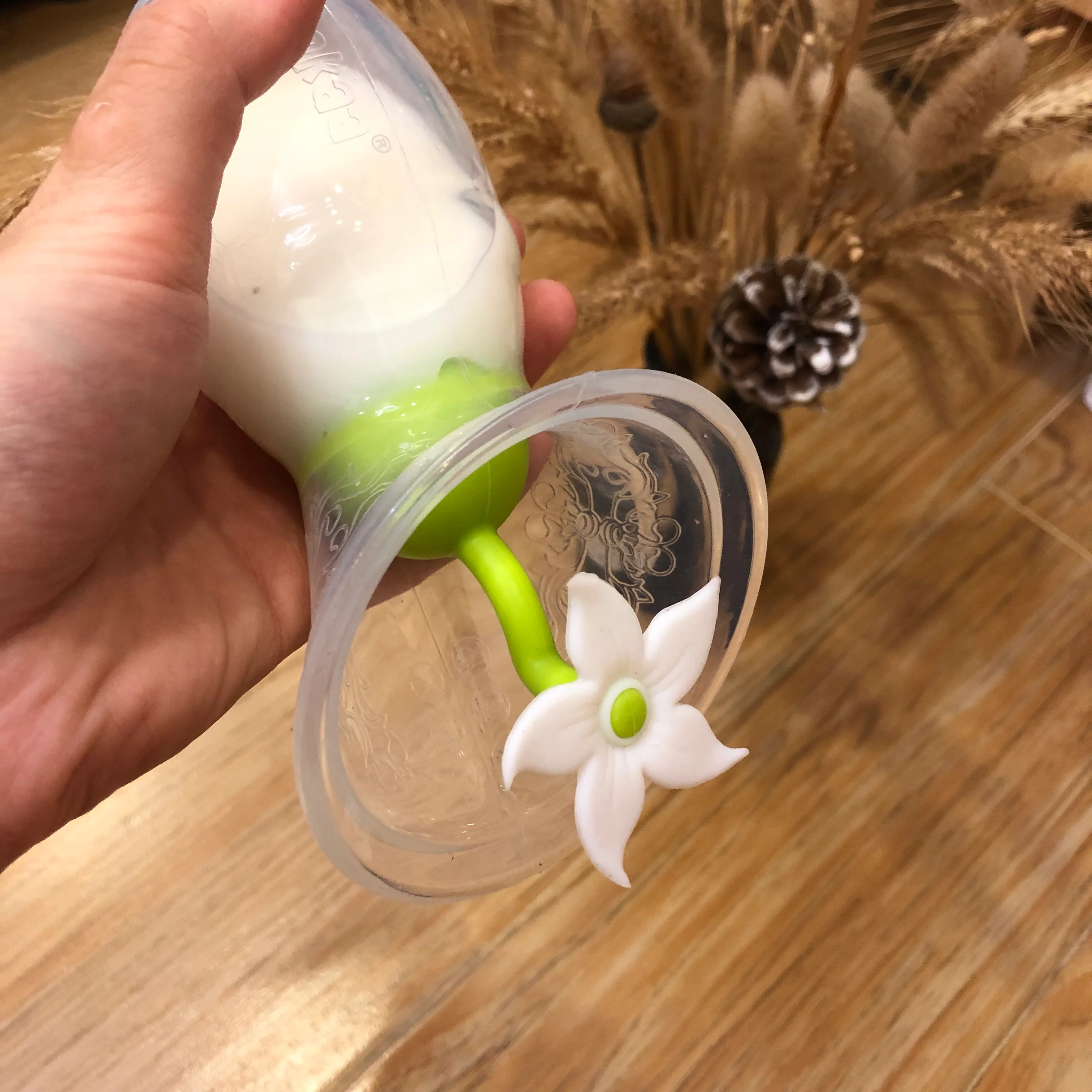 Generation 1 Breast Pump (100ml) & Flower Stopper Gift Box - Image 3